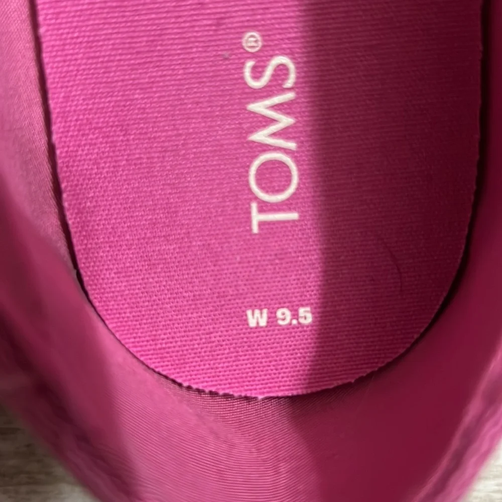 Toms Pink & White Canvas Slip Ons-9.5 - Picture 8 of 9